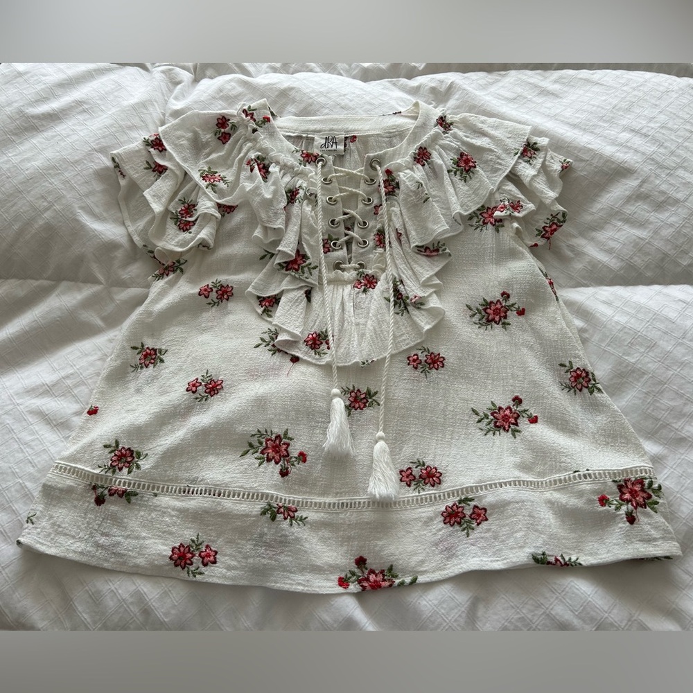 dRA Los Angeles White Floral Embroidered Ruffle Lace-Up Top